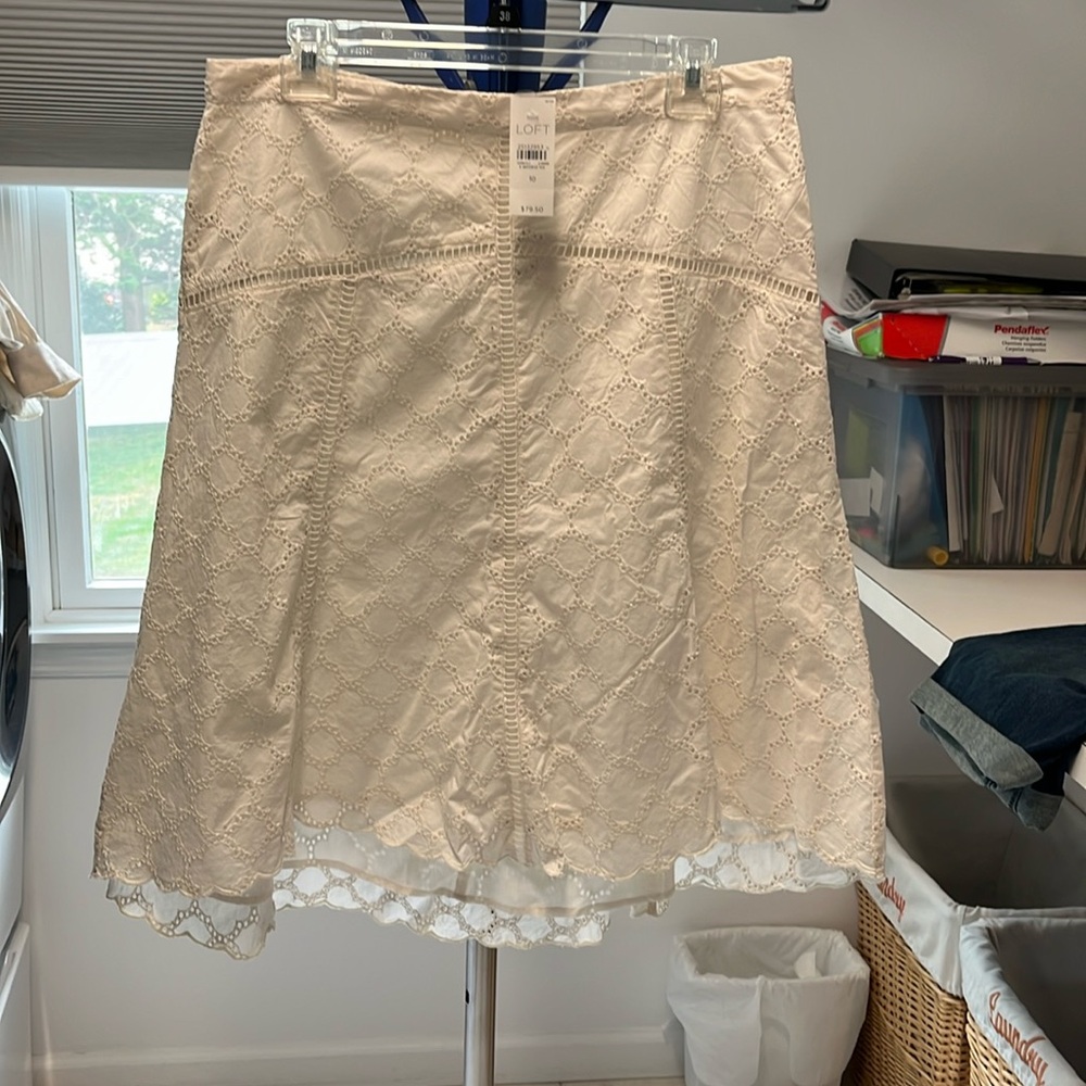 Loft skirt never worn. Size 10. Zipper skirt.  Eyelid pattern